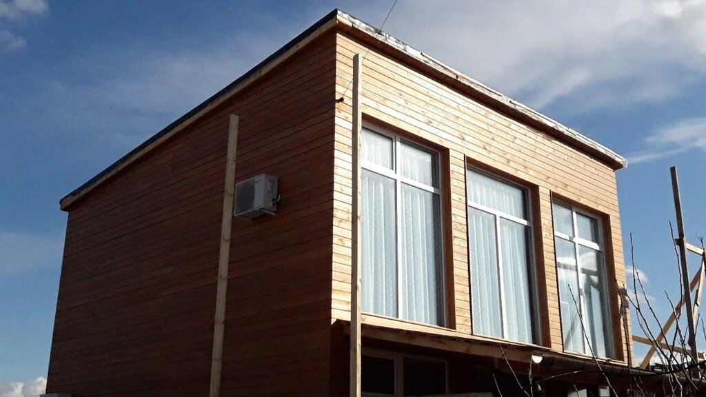 Монтаж скошенного планкена на вентилируемые фасады дома от компании Дом Дока - фото 1