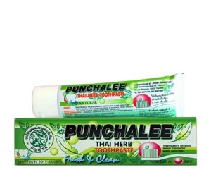 Органическая отбеливающая зубная паста БЕЗ ФТОРА от зубного камня Punchalee Herbal Toothpaste, 35 мл. Таиланд