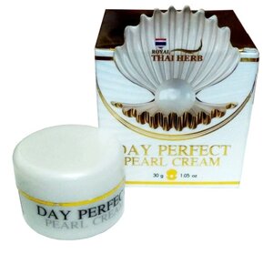 Крем дневной с жемчужной пудрой Royal Thai Herb Day Perfect Pearl Cream, 30 мл. Таиланд