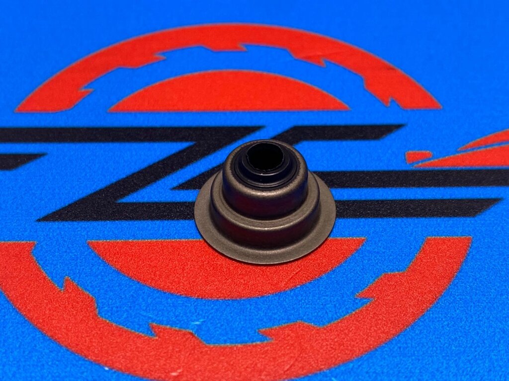 Колпачок маслосъемный Suzuki DF2.5 (Оригинал) от компании Zipchina52 - фото 1