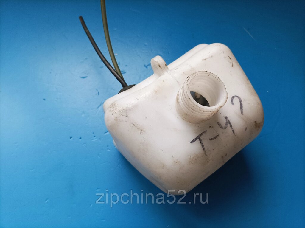 Встроенный бак для лодочного мотора воздушного охлаждения  2-3,5 л.с. от компании Zipchina52 - фото 1
