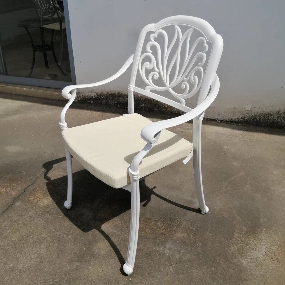 Белое кресло из алюминия для сада от компании Металлическая мебель из литого алюминия, элитные садовые качели - фото 1