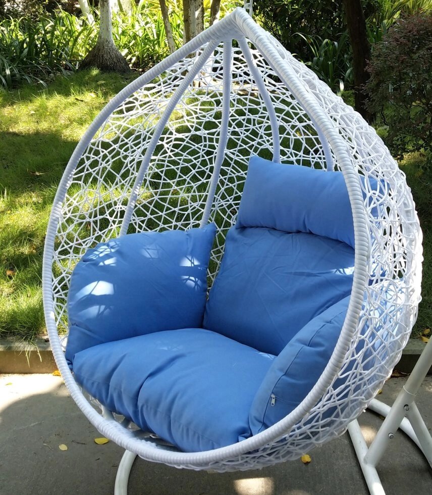 Белое подвесное кресло без стойки от компании Металлическая мебель из литого алюминия, элитные садовые качели - фото 1