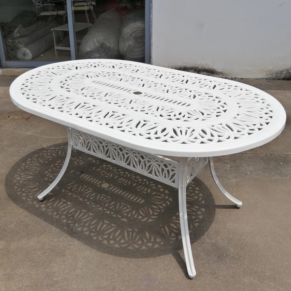 Белый овальный стол из литого алюминия Florence 6 ##от компании## Металлическая мебель из литого алюминия, элитные садовые качели - ##фото## 1