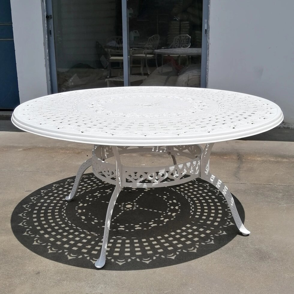 Белый стол Geraldine 150 из литого алюминия от компании Металлическая мебель из литого алюминия, элитные садовые качели - фото 1