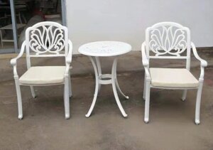 Белый набор мебели из литого алюминия Charlie 2 в Москве от компании Металлическая мебель из литого алюминия, элитные садовые качели