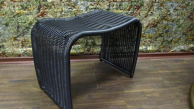 Подставка под ноги плетеная от компании Металлическая мебель из литого алюминия, элитные садовые качели - фото 1