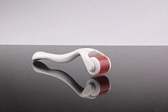Игольчатый ролик для массажа (Количество игл: 540; Размер игл: 0,5 мм) от компании ООО «ПРОФМЕДТОРГ» - фото 1