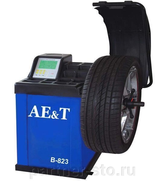 B-823 AE&T Стенд балансировочный колес до 65кг, 10-24" для литых колес, автоввод 2 параметров от компании Партнёр-СТО - оборудование и инструмент для автосервиса и шиномонтажа. - фото 1