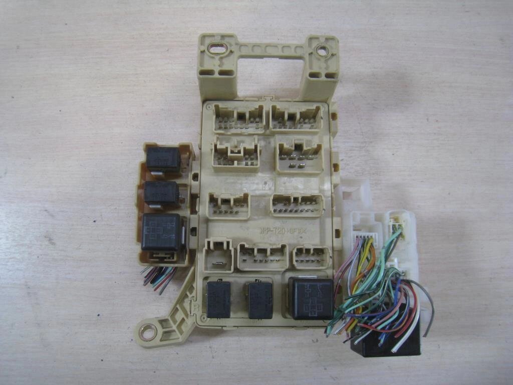 Блок предохранителей салонный для Lexus RX300 (MCU15) 8273048030 от компании Авторазбор Моторист-НН - фото 1