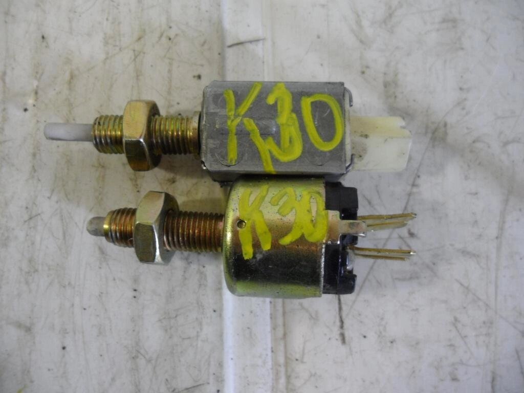 Датчик педали тормоза для KIA Sorento 1 (BL, JC) 0K20C66490A от компании Авторазбор Моторист-НН - фото 1