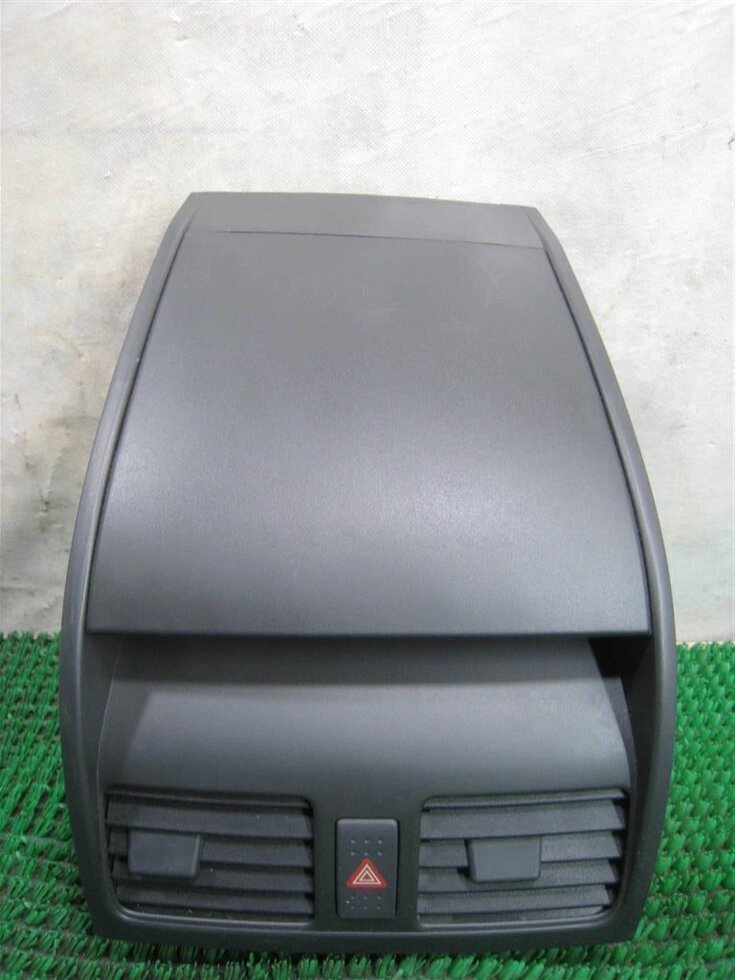 Дефлектор торпедо центральный для Suzuki SX4 7311486G00 от компании Авторазбор Моторист-НН - фото 1