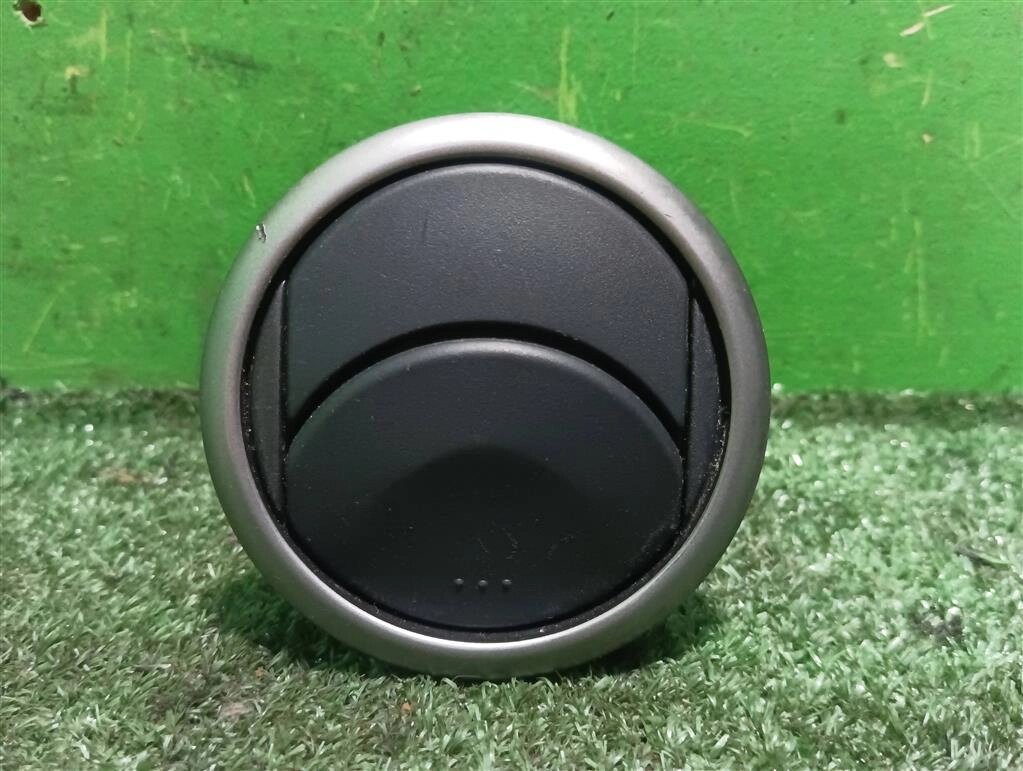 Дефлектор торпедо для Mazda 3 (BK) B32H64730B от компании Авторазбор Моторист-НН - фото 1