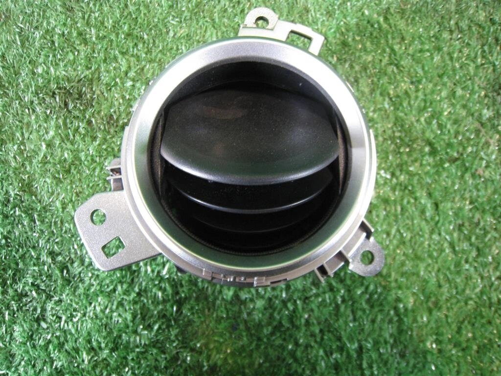 Дефлектор торпедо для Toyota Auris E18 5568002020C0 от компании Авторазбор Моторист-НН - фото 1