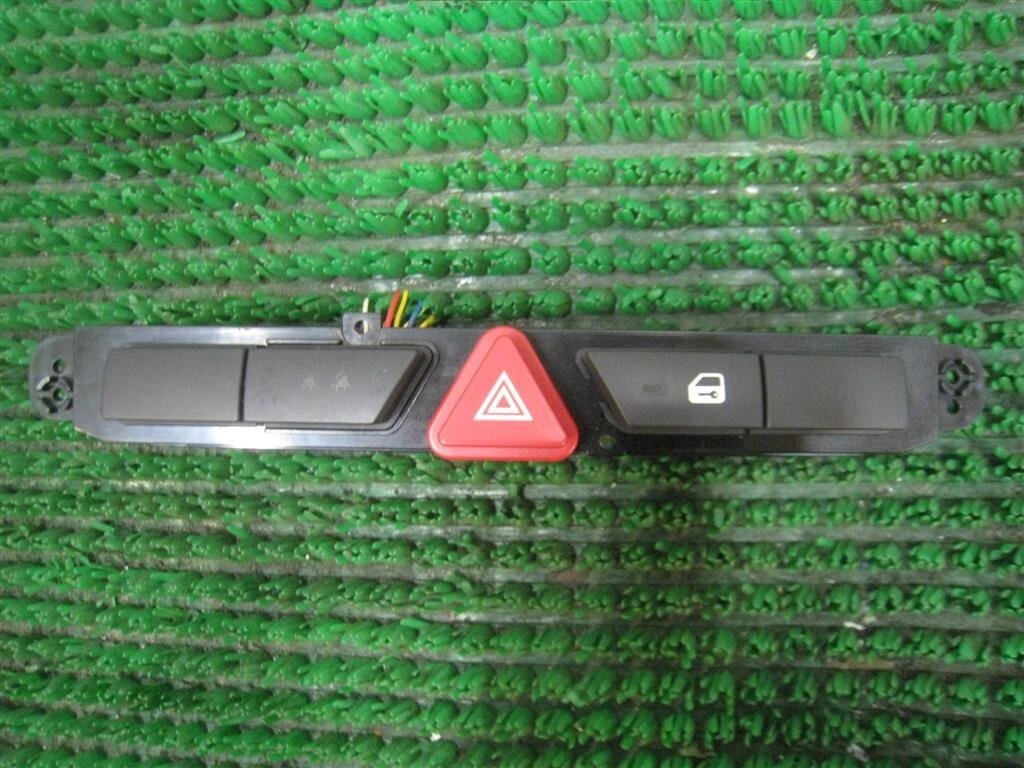 Кнопка аварийной сигнализации для KIA CEED (ED) 937001H920 от компании Авторазбор Моторист-НН - фото 1