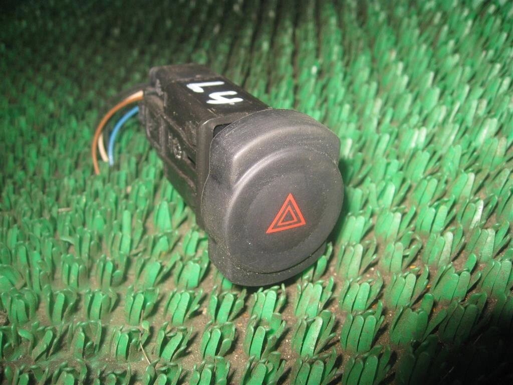 Кнопка аварийной сигнализации для Renault Sandero 1 (BS11) 252905315R от компании Авторазбор Моторист-НН - фото 1