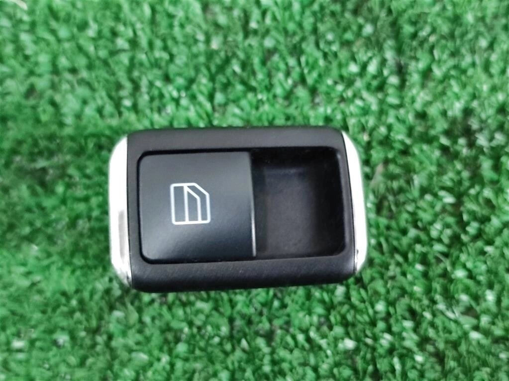 Кнопка стеклоподъемника для Mercedes Benz E-class W212 A20487073589107 от компании Авторазбор Моторист-НН - фото 1