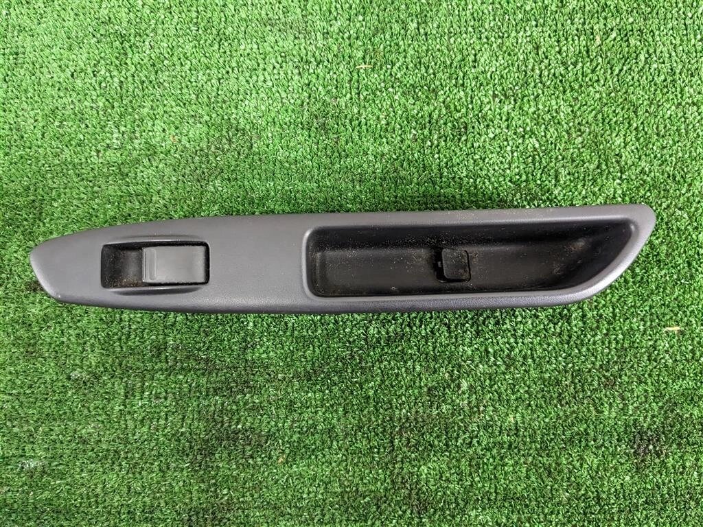 Кнопка стеклоподъемника для Subaru Forester SG/S11 83071SA060 от компании Авторазбор Моторист-НН - фото 1