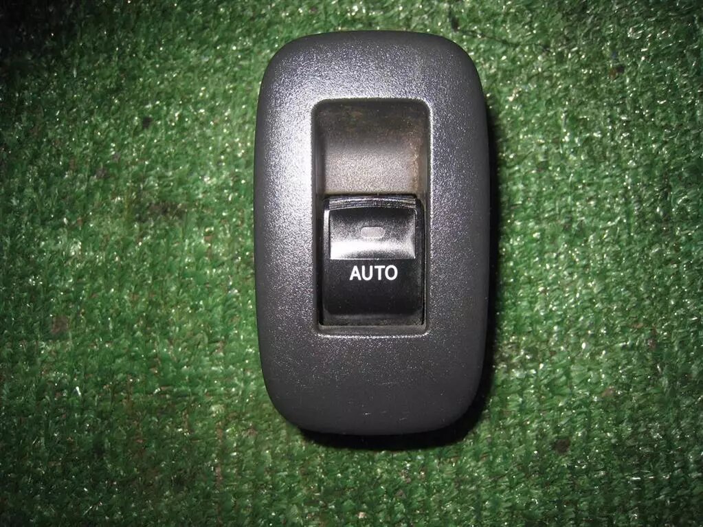 Кнопка стеклоподъемника для Toyota Auris E150 8481002130 от компании Авторазбор Моторист-НН - фото 1