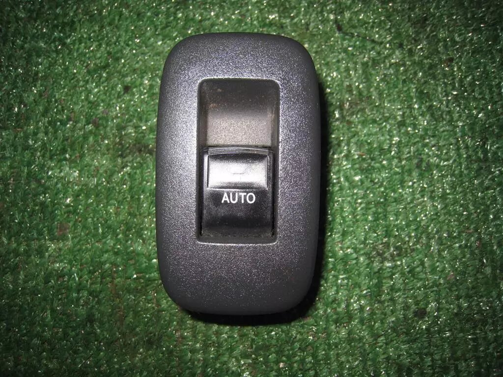 Кнопка стеклоподъемника для Toyota Auris E150 8481002130 от компании Авторазбор Моторист-НН - фото 1