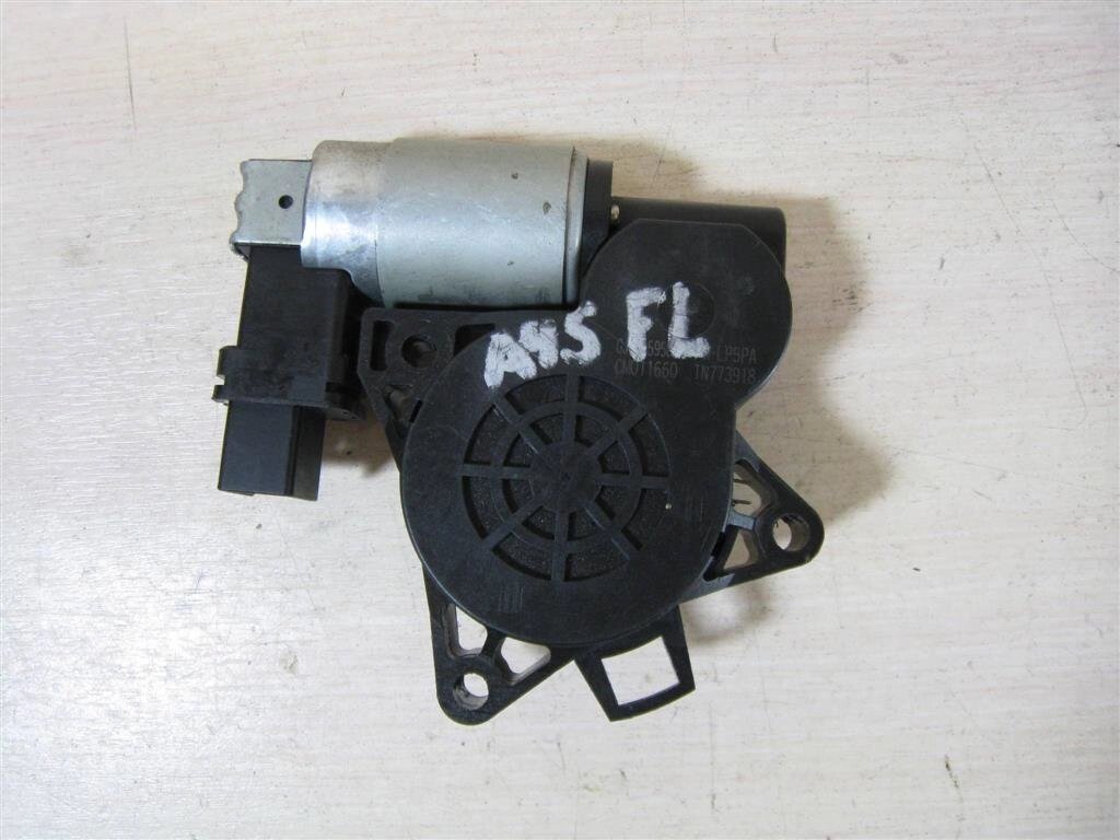 Мотор стеклоподъёмника передний левый для Mazda 3 (BK) GJ6A5958XF от компании Авторазбор Моторист-НН - фото 1