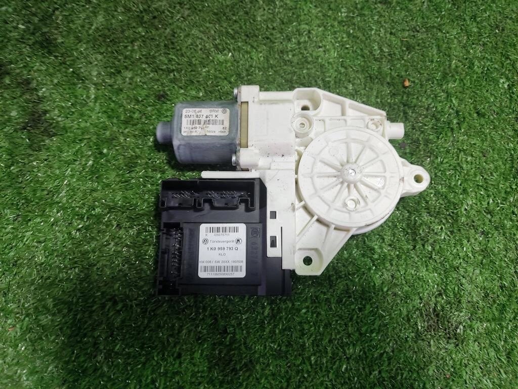Мотор стеклоподъёмника передний левый для VOLKSWAGEN Golf Plus 5K0959701G от компании Авторазбор Моторист-НН - фото 1