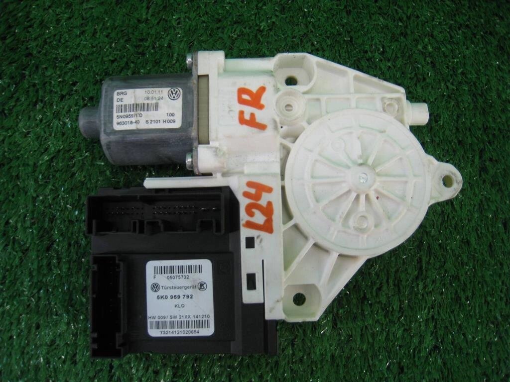 Мотор стеклоподъёмника передний правый для VOLKSWAGEN Tiguan (5N1) 5N0959702D от компании Авторазбор Моторист-НН - фото 1