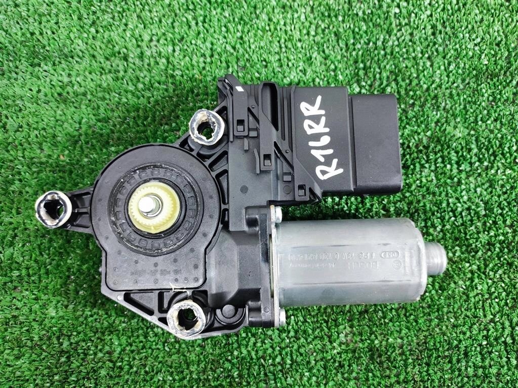 Мотор стеклоподъёмника задний правый для VOLKSWAGEN Golf Plus 1K0959704F от компании Авторазбор Моторист-НН - фото 1