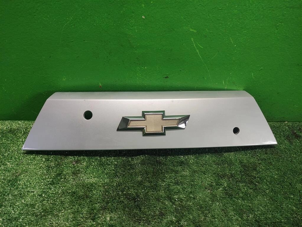 Накладка крышки багажника для Chevrolet Spark (M300) 95473360 от компании Авторазбор Моторист-НН - фото 1