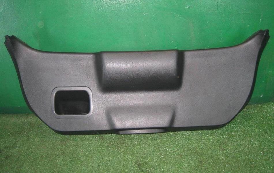 Обшивка крышки багажника для Ford Fiesta (CB1) 1782961 от компании Авторазбор Моторист-НН - фото 1