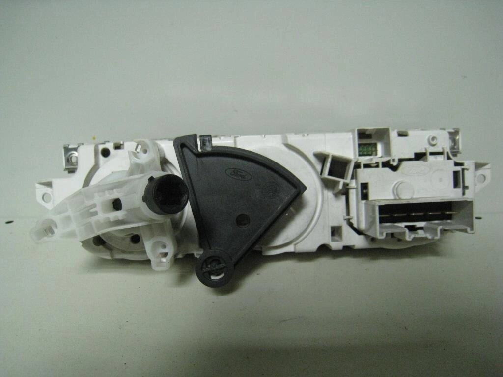 Панель управления отопителя для Ford Focus 2 (CB4) 1719798 от компании Авторазбор Моторист-НН - фото 1
