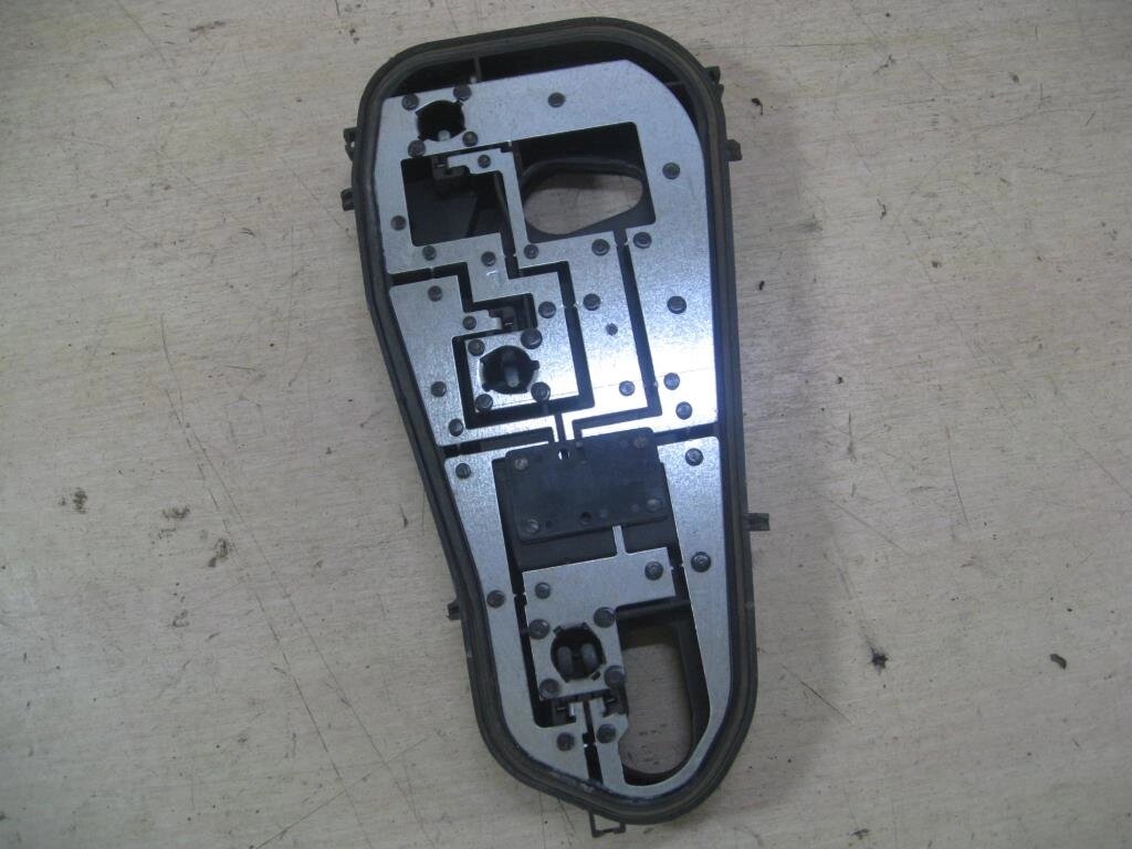 Патрон заднего левого фонаря для Renault Logan 1 (LS0H) 6001548137 от компании Авторазбор Моторист-НН - фото 1