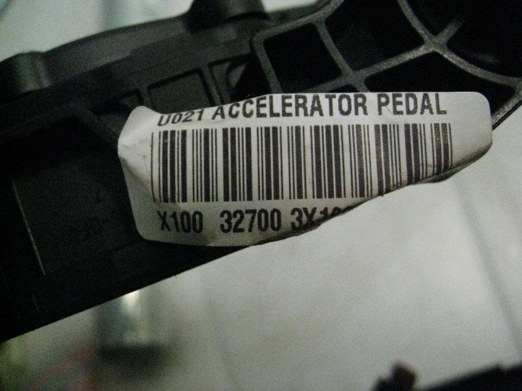 Педаль газа электронная для KIA CEED (JD) 327003X100 от компании Авторазбор Моторист-НН - фото 1