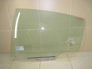 Стекло заднее левое для Toyota Yaris P13 681400D200