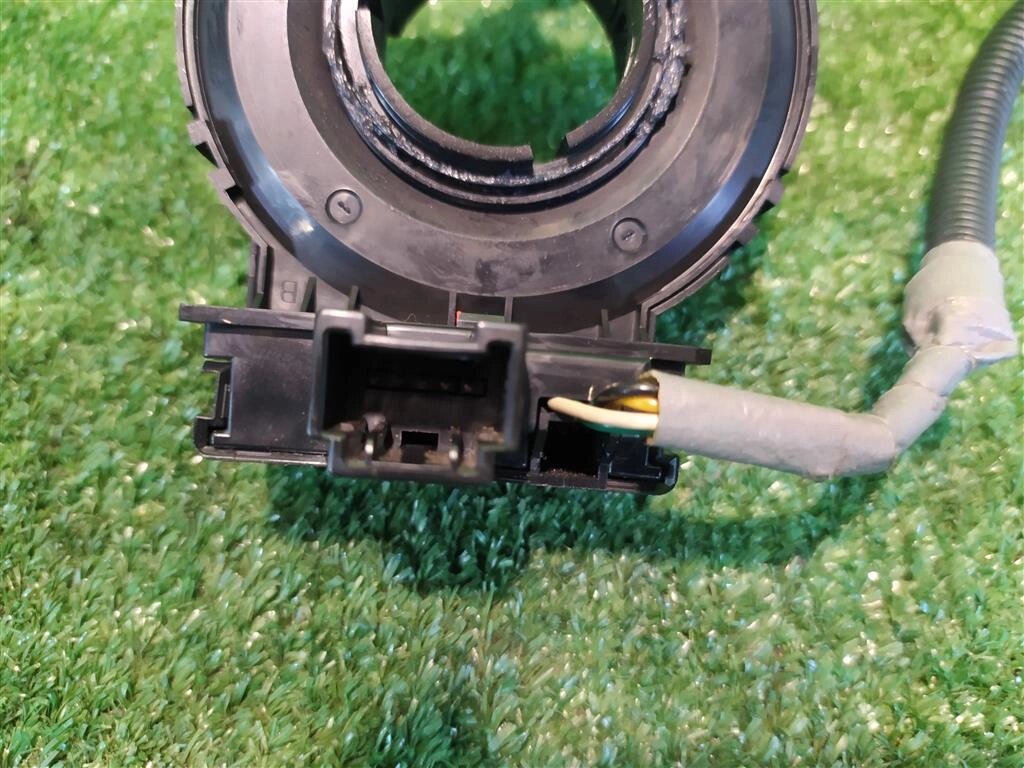 Y4n. Подрулевой шлейф фото. Шлейф подрулевой мазда 3, аксела 2005. Y4n. 93490h8310.