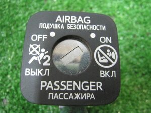 Кнопка Airbag для Toyota Verso R2 6906502010