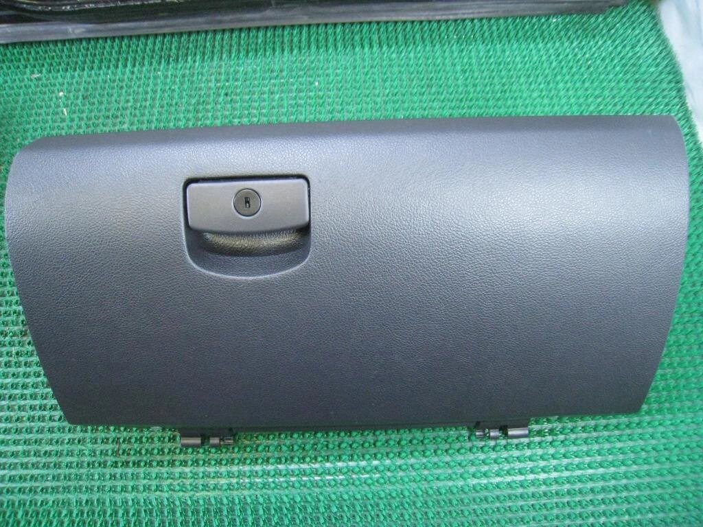 Бардачок (ящик перчаточный) для Subaru Legacy/ Outback BM/B14 66121AJ00AVH - обзор