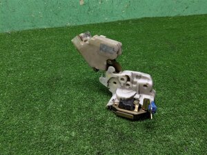 Замок крышки багажника для Nissan Terrano 2 (R20) 8055301U61