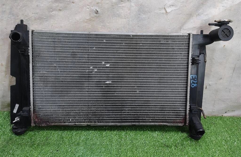 Радиатор охлаждения для Toyota Avensis T25 164000D220 от компании Авторазбор Моторист-НН - фото 1