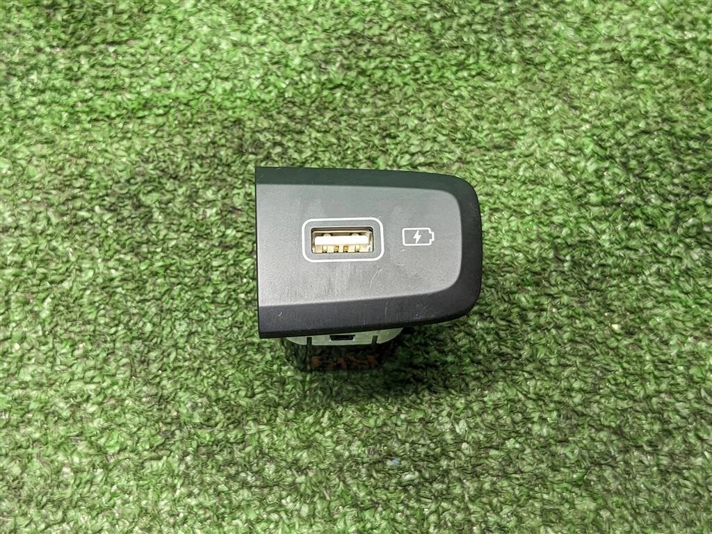 Разъем USB для Hyundai Tucson (NX4) 96125N9000 от компании Авторазбор Моторист-НН - фото 1