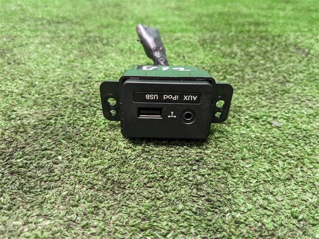 Разъем USB для KIA Sorento 2 (XM) 961202P000VA от компании Авторазбор Моторист-НН - фото 1