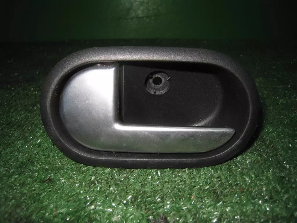 Ручка двери внутренняя левая для Ford Fiesta (CBK) 1379451 от компании Авторазбор Моторист-НН - фото 1
