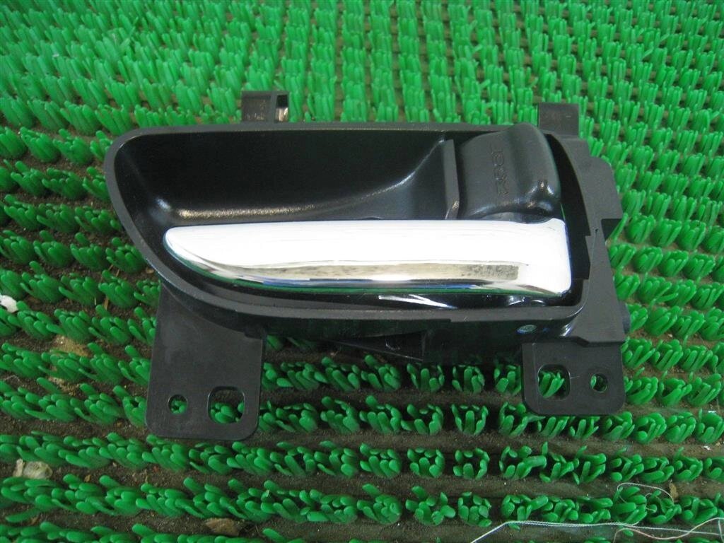 Ручка двери внутренняя правая для Subaru Legacy/ Outback BM/B14 61051AJ00AVH от компании Авторазбор Моторист-НН - фото 1