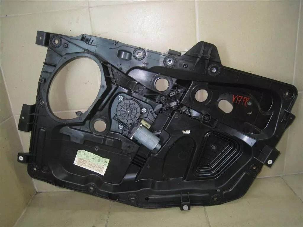 Стеклоподъемник передний правый для Ford Fiesta (CBK) 1546517 от компании Авторазбор Моторист-НН - фото 1