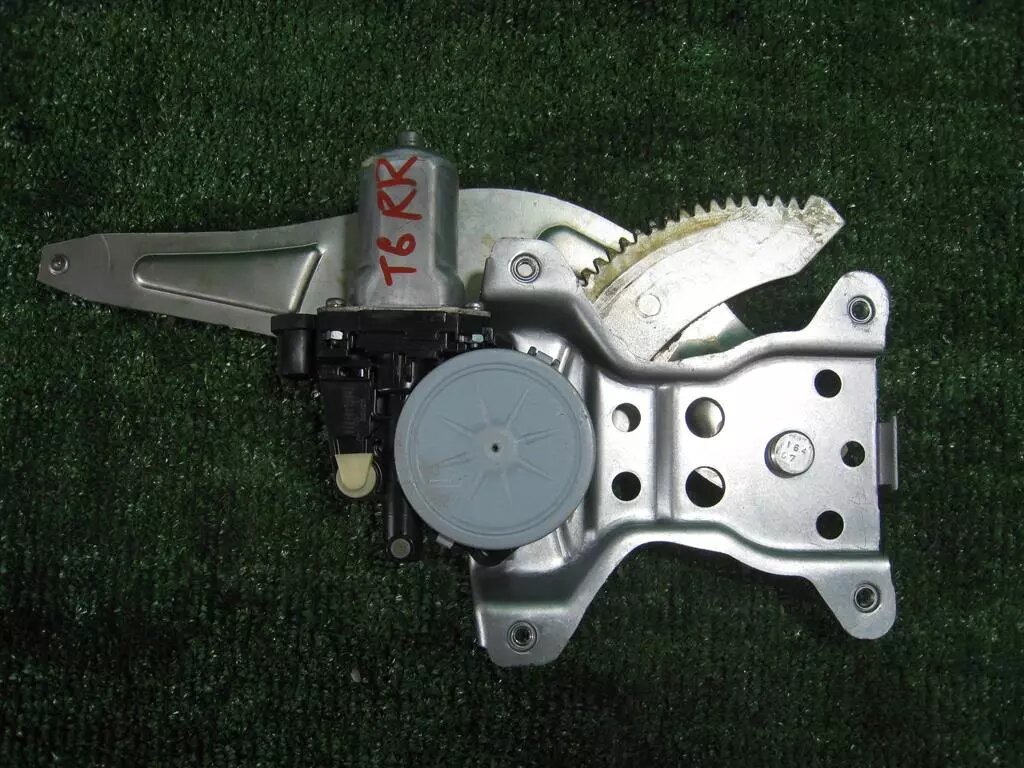 Стеклоподъемник задний правый для FIAT Sedici 71743451 от компании Авторазбор Моторист-НН - фото 1