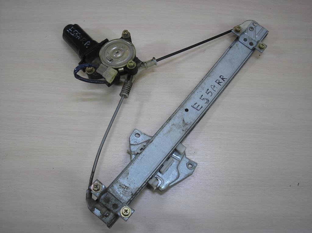 Стеклоподъемник задний правый для Mitsubishi Galant 92-96 MR135160 от компании Авторазбор Моторист-НН - фото 1
