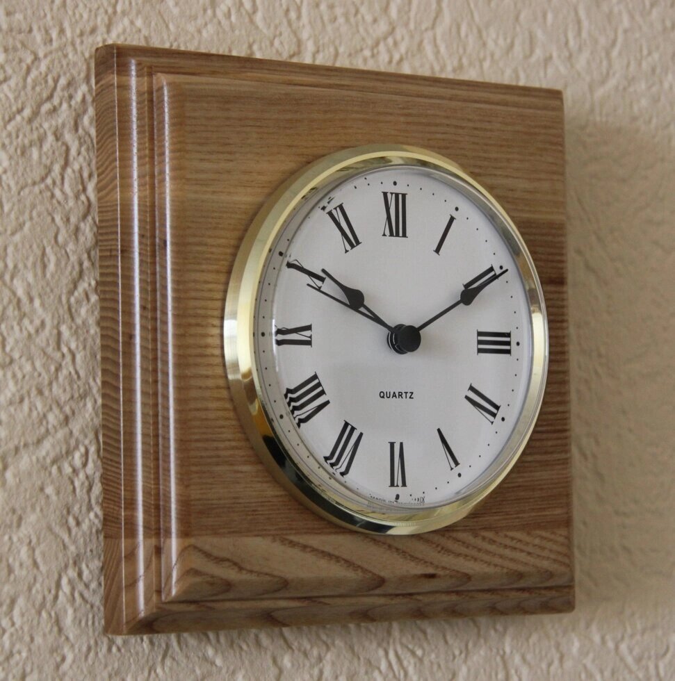 Часы с деревянным корпусом из ясеня (Лак) от компании Ковка-Трейд - фото 1