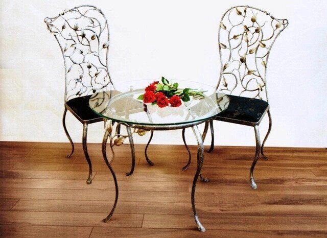 Кованые стулья и стол со стеклянной столешницей от компании Ковка-Трейд - фото 1