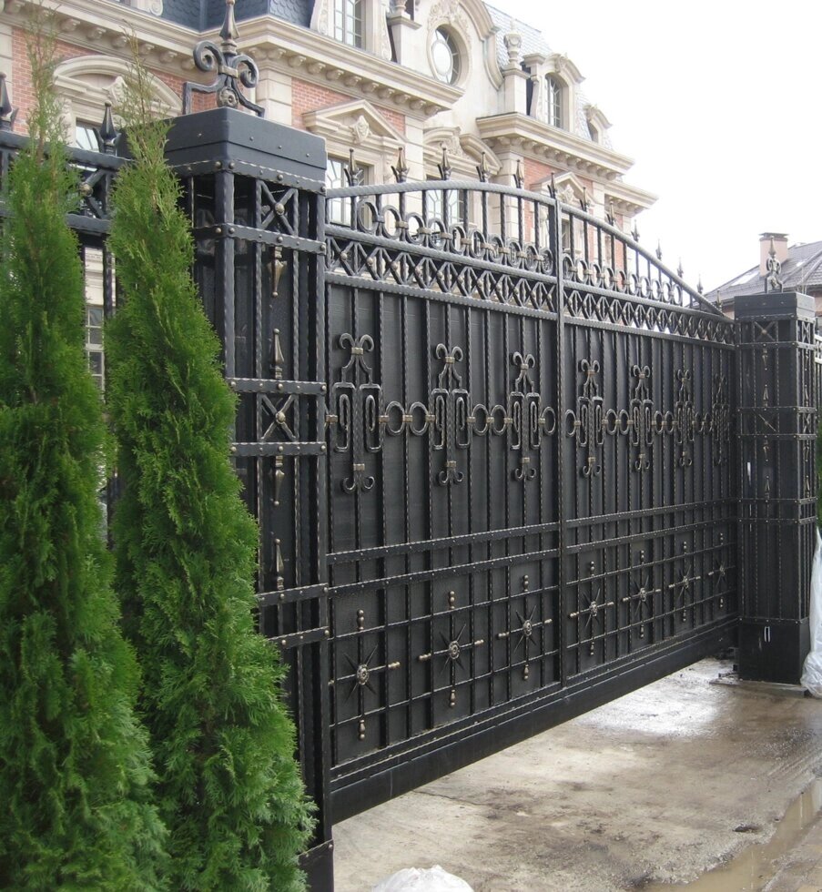 Кованые  ворота от компании Ковка-Трейд - фото 1
