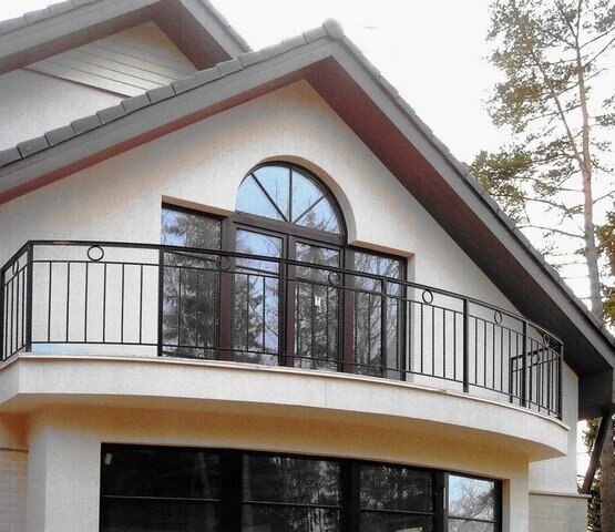Кованый балкон с кольцами от компании Ковка-Трейд - фото 1